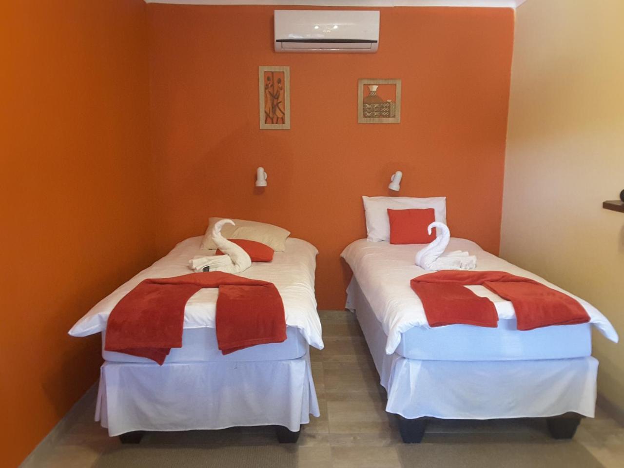 Melissa'S Guest House Kamanjab エクステリア 写真