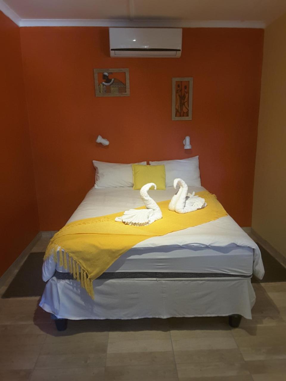 Melissa'S Guest House Kamanjab エクステリア 写真